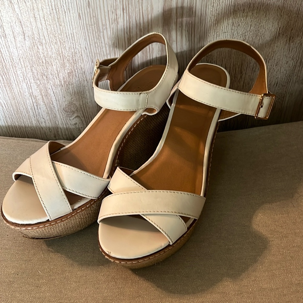 White wedges